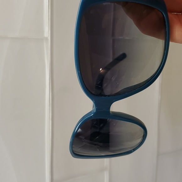 Burberry Teal Sunglasses - Picture 13 of 16
